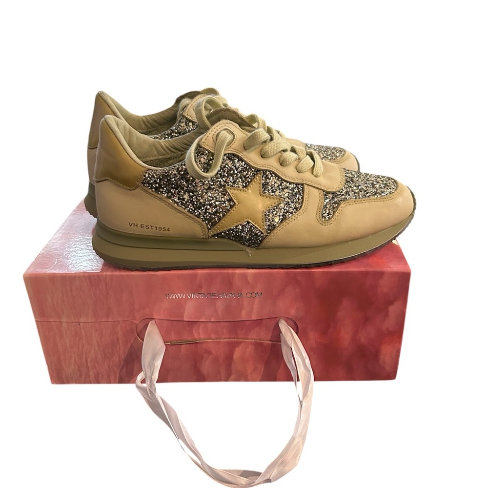 Nwt olive green glitter vintage Havana’s size 9